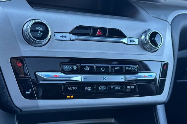 Certified 2022 Ford Explorer XLT w/ Equipment Group 202A image 19