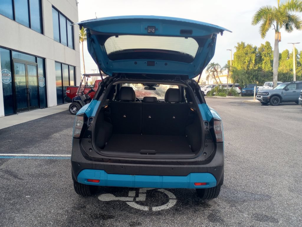 Used 2025 Nissan Kicks SR FWD image 13