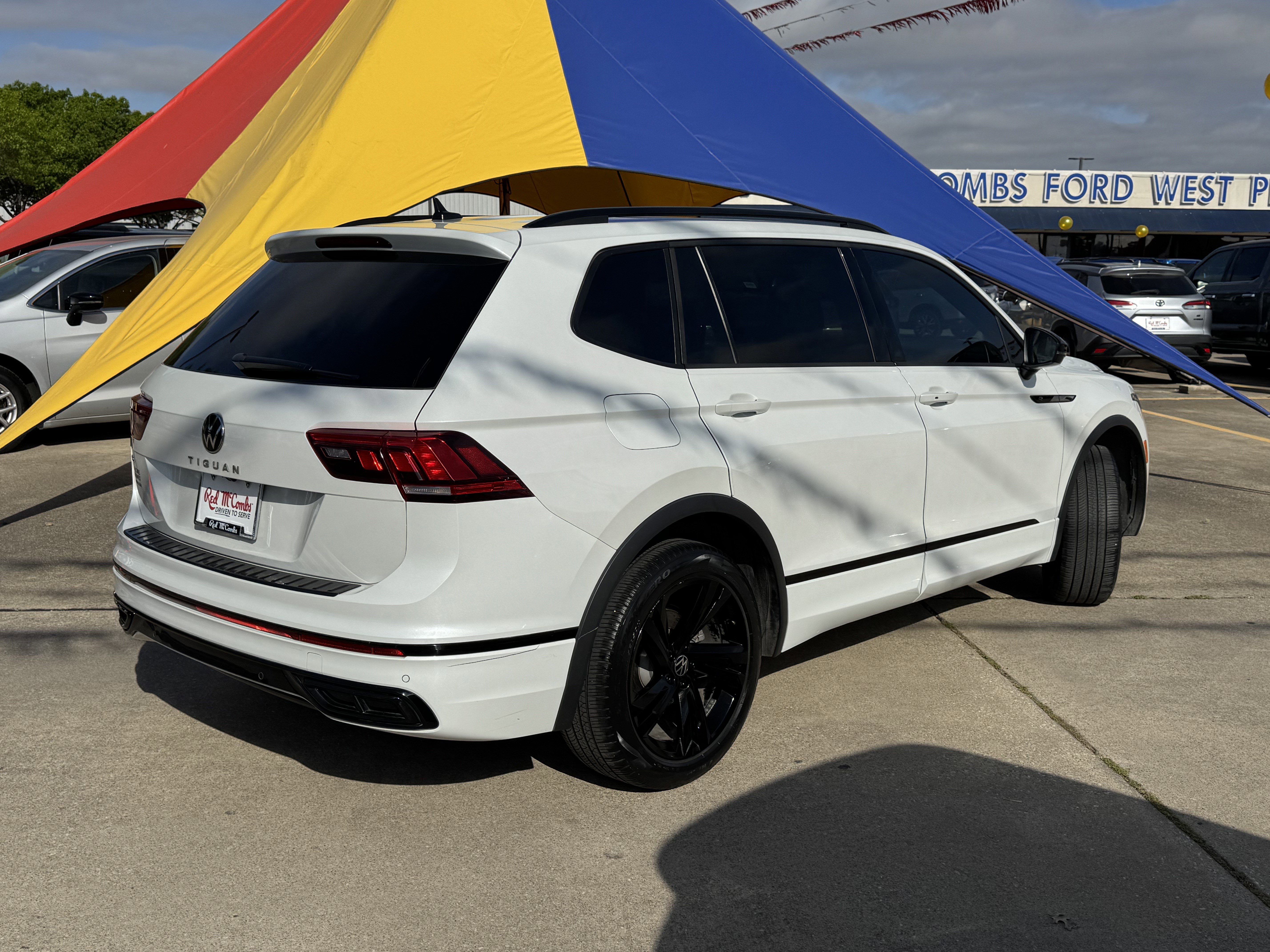 Used 2023 Volkswagen Tiguan SE R-Line image 4