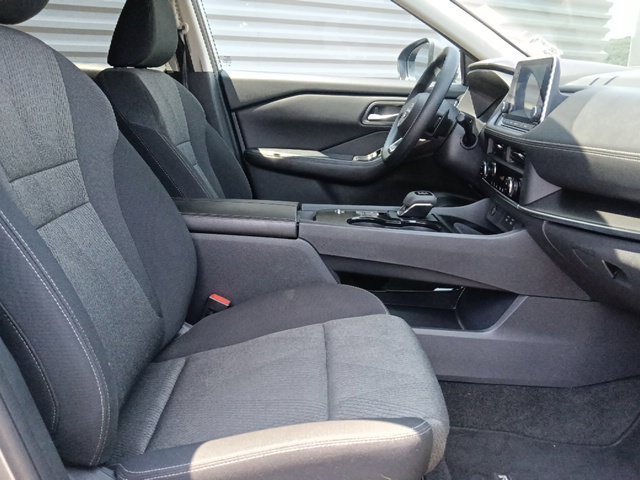 Used 2024 Nissan Rogue SV FWD image 30
