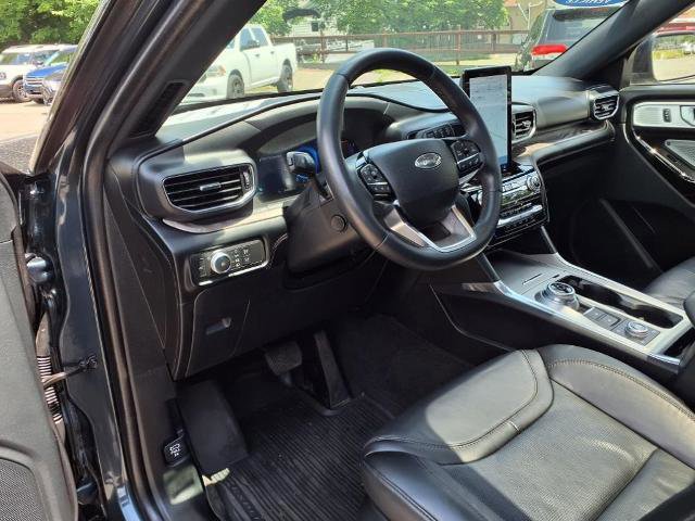Certified 2022 Ford Explorer Platinum w/ Equipment Group 601A image 17