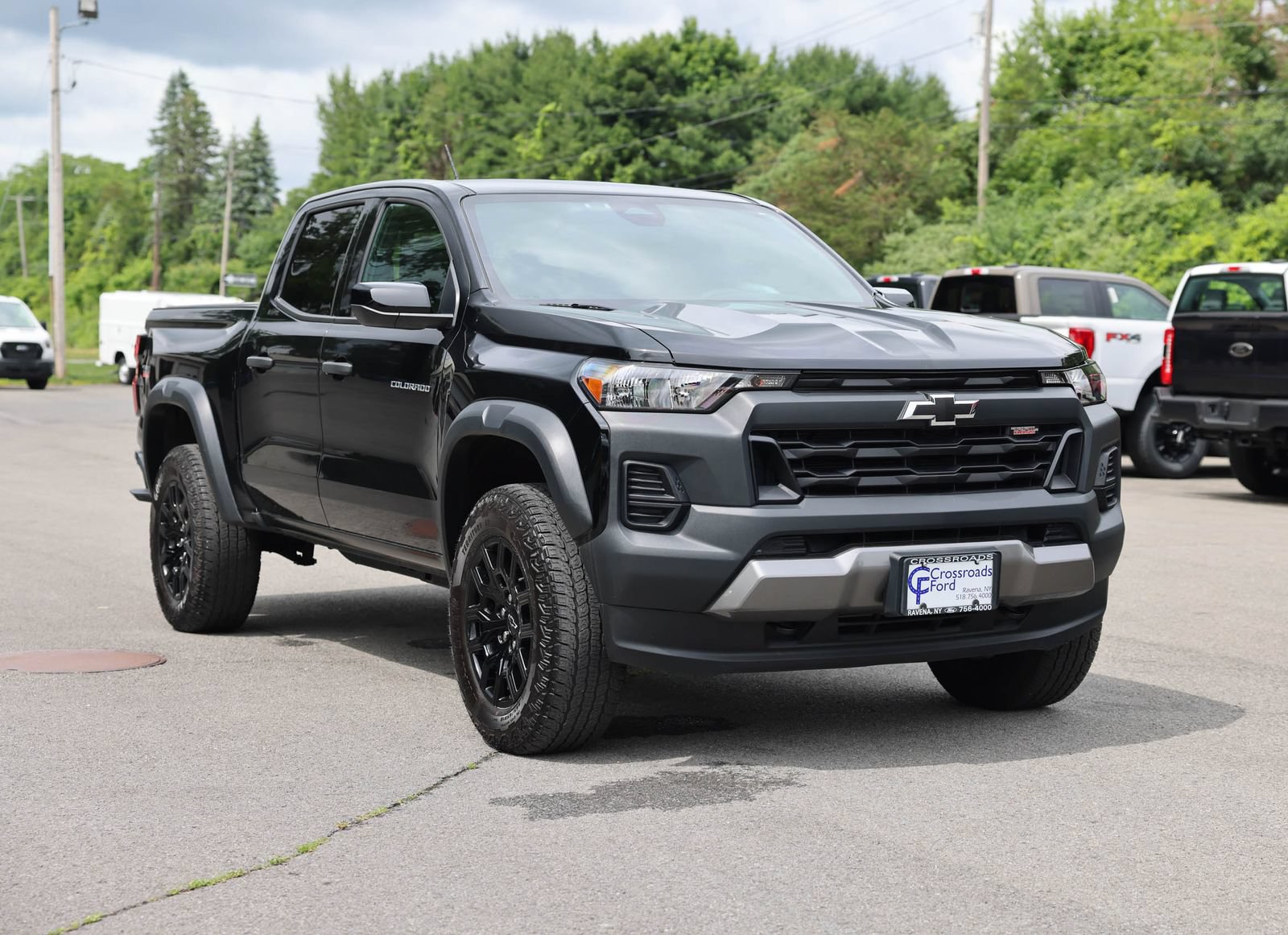 Used 2024 Chevrolet Colorado Trail Boss w/ Advanced Trailering Package AWD/4WD image 3