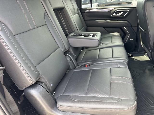 Used 2021 Chevrolet Suburban RST w/ Luxury Package RWD image 12