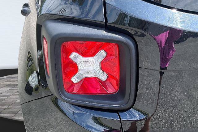 Used 2023 Jeep Renegade Latitude AWD/4WD image 30