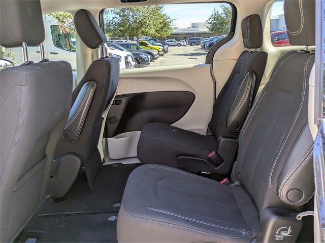 Used 2023 Chrysler Voyager LX image 13