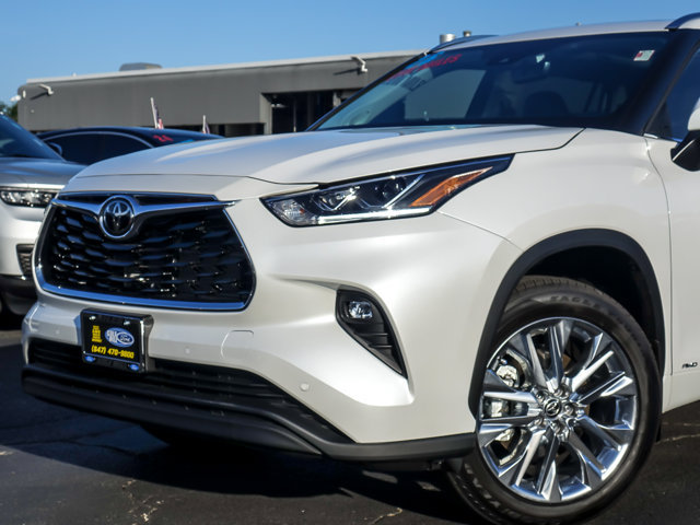 Used 2026 Toyota Highlander Limited AWD/4WD image 2