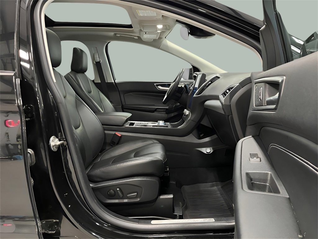 Certified 2021 Ford Edge Titanium w/ Canadian Touring Package image 26