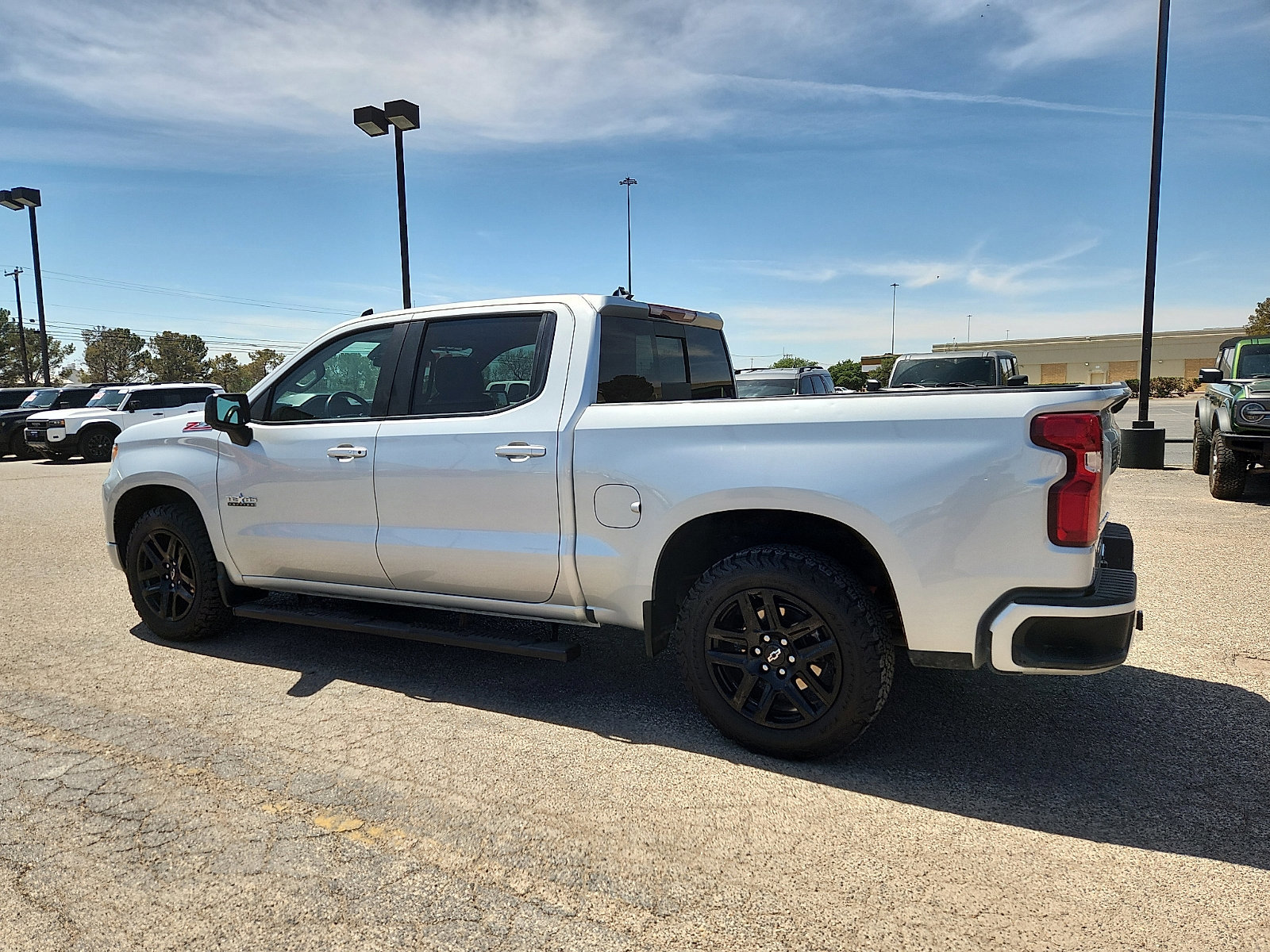 Used 2022 Chevrolet Silverado 1500 RST image 2