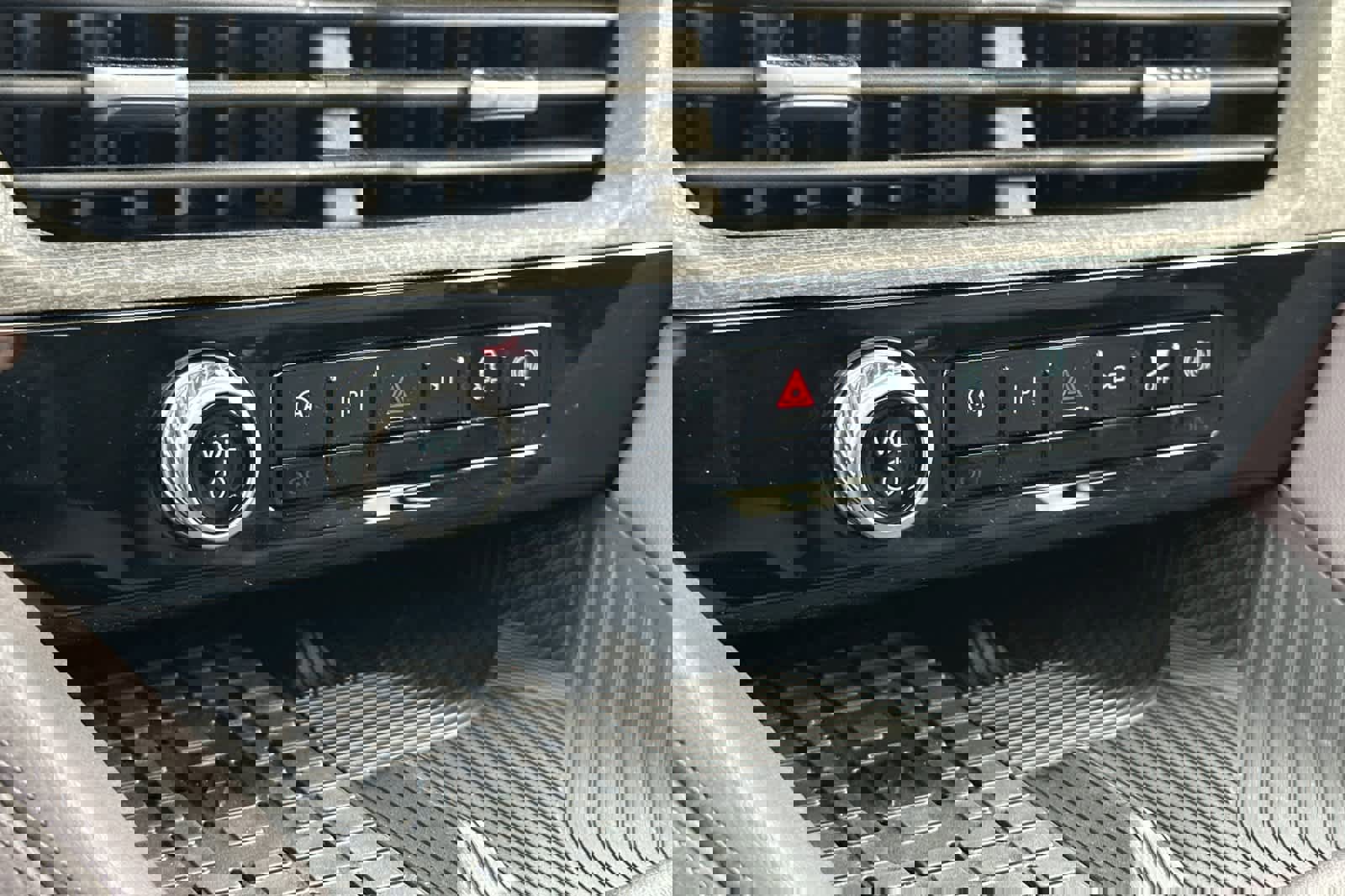 Certified 2025 Ford Explorer Platinum image 21