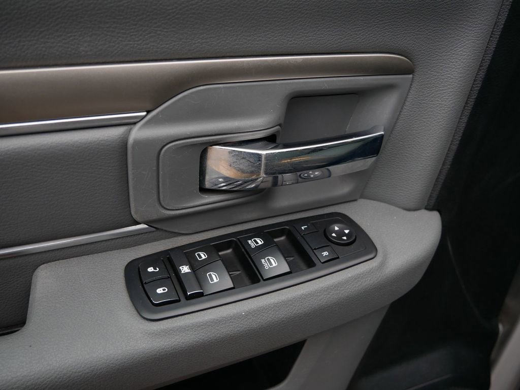 Used 2017 RAM 1500 Classic SLT image 16