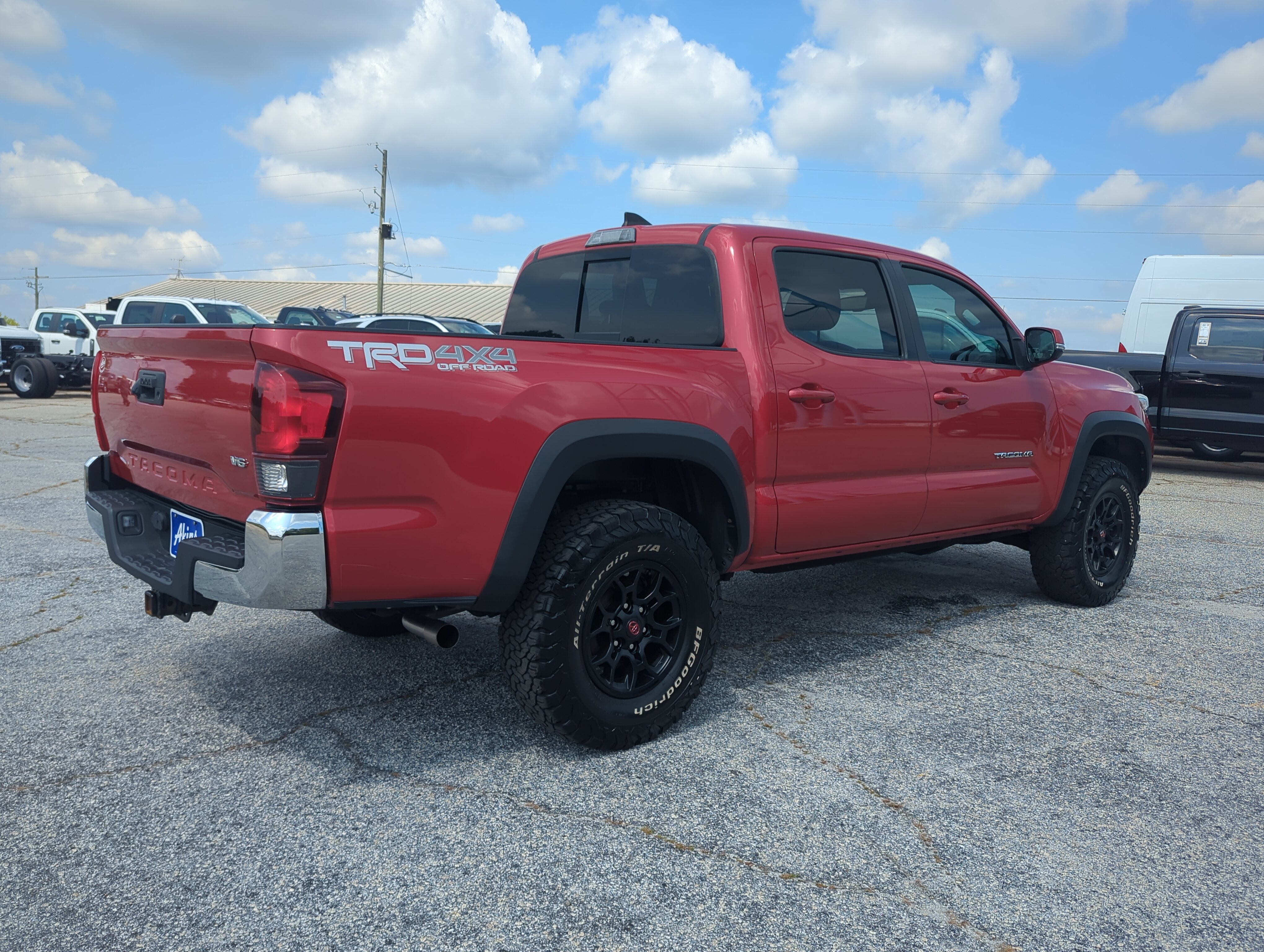 Used 2018 Toyota Tacoma TRD Off-Road AWD/4WD image 3