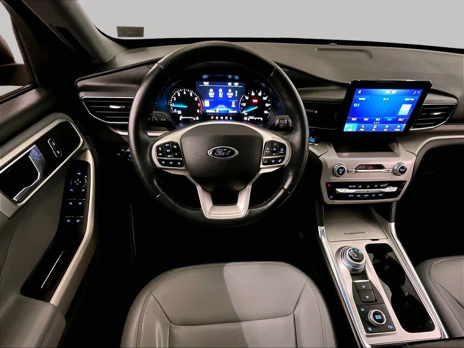 Certified 2021 Ford Explorer XLT w/ Equipment Group 202A image 5