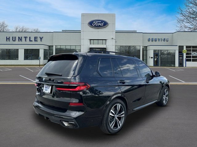 Used 2024 BMW X7 xDrive40i w/ M Sport Package AWD/4WD image 5