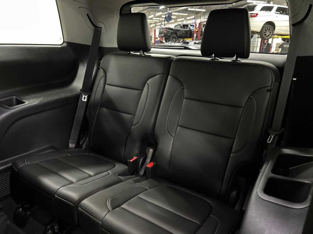 Used 2023 GMC Acadia SLT w/ Preferred Package AWD/4WD image 31