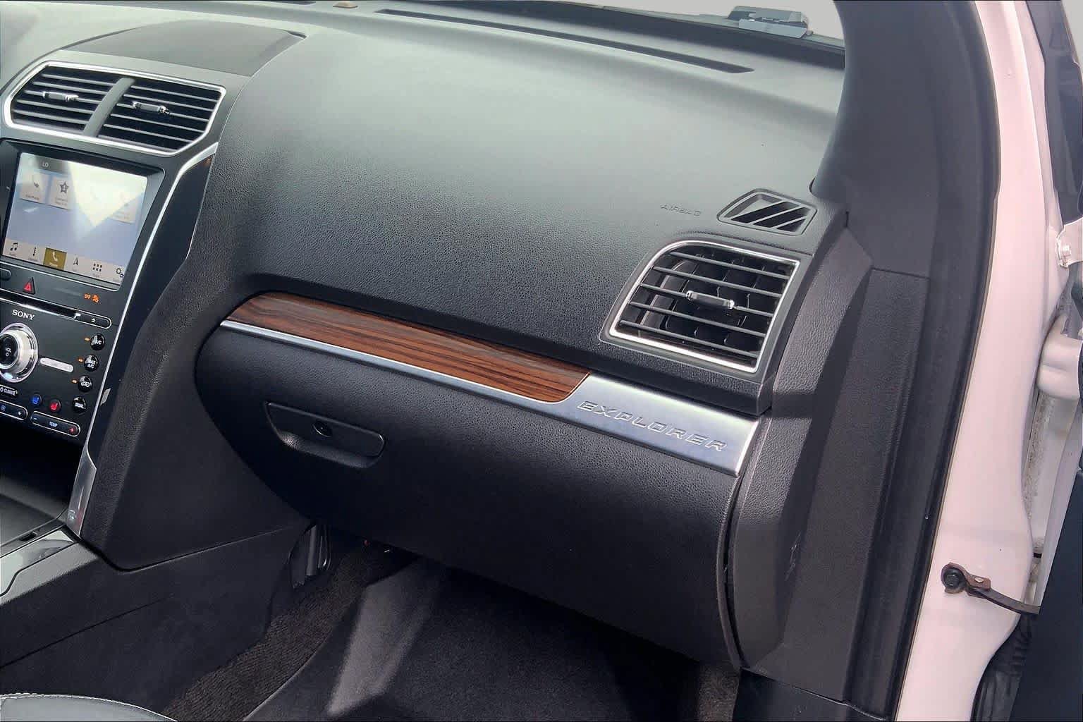 Certified 2018 Ford Explorer Limited w/ Equipment Group 301A FWD image 19