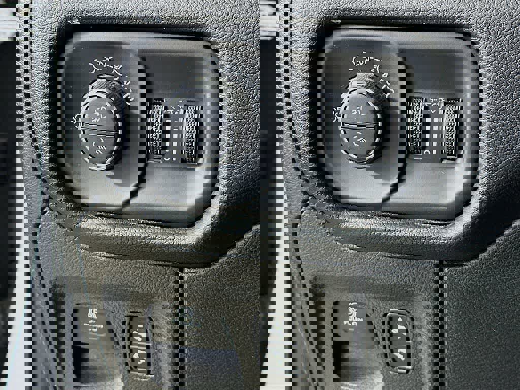 Used 2020 RAM 1500 Laramie w/ Off Road Group image 27