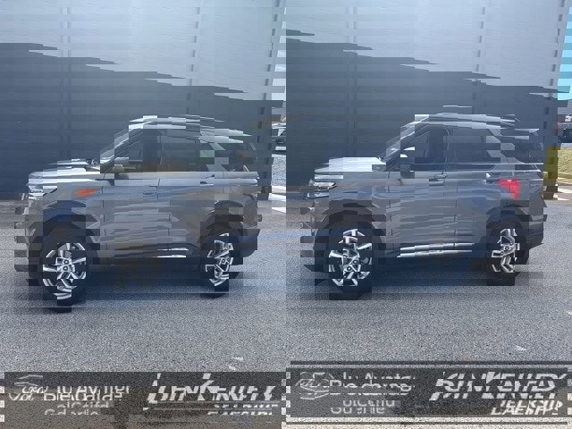 Certified 2022 Ford Explorer XLT w/ Equipment Group 202A image 4