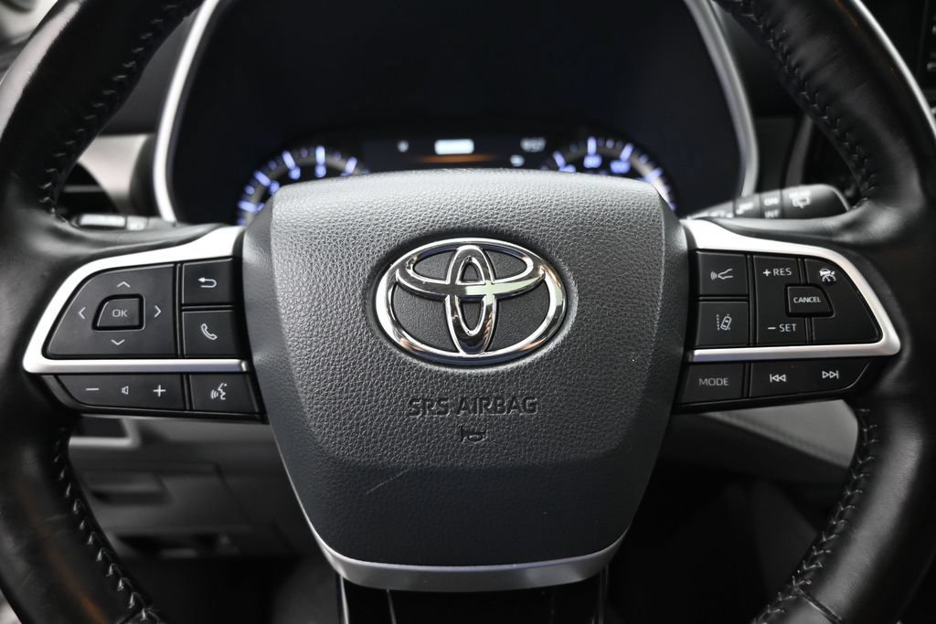 Used 2022 Toyota Highlander Limited FWD image 12