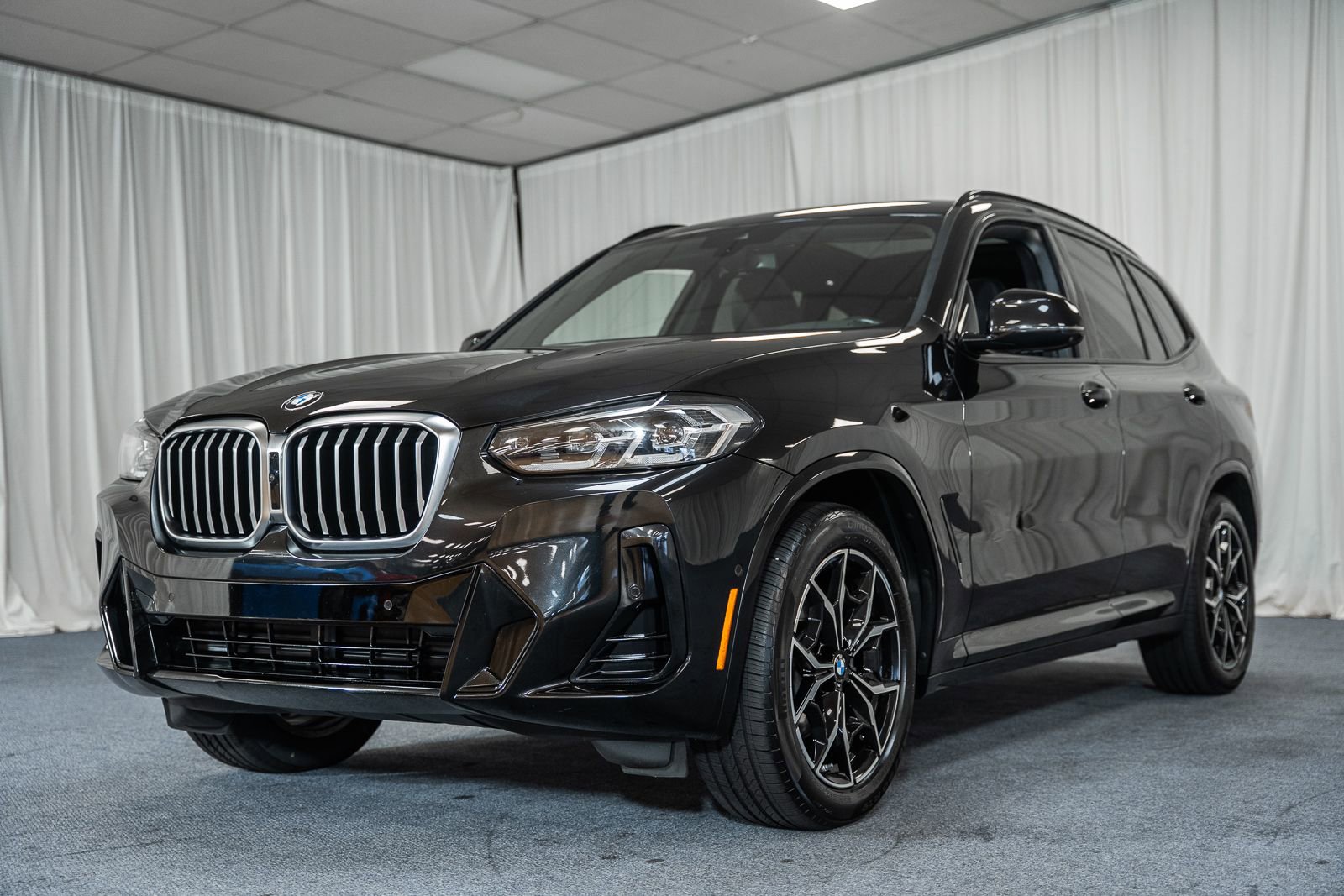 Used 2024 BMW X3 xDrive30i w/ Premium Package AWD/4WD image 3