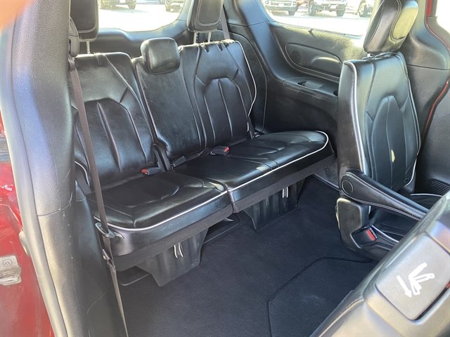 Used 2025 Chrysler Pacifica Limited FWD image 11