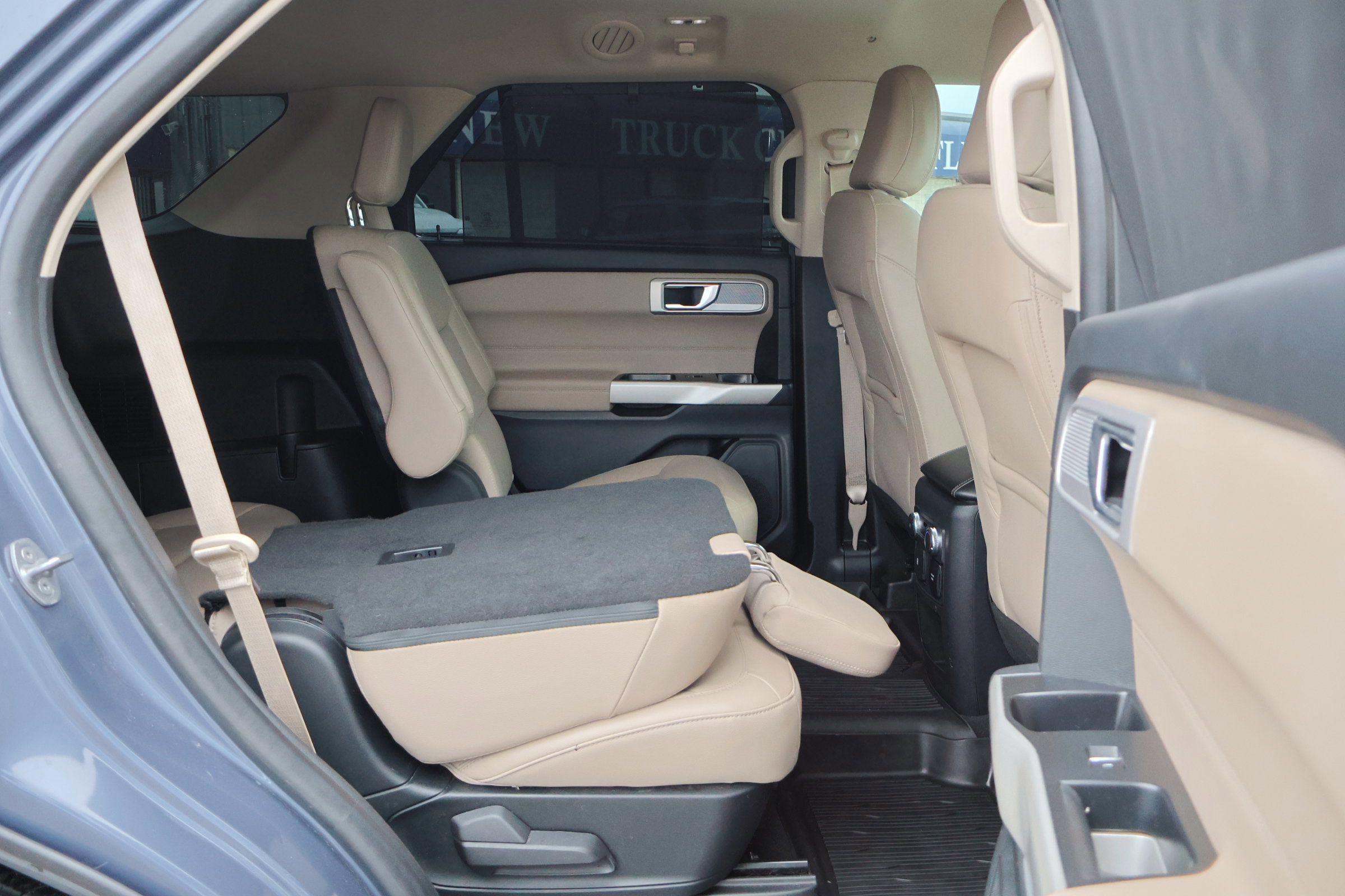 Certified 2021 Ford Explorer Limited w/ Hybrid Equipment Group 310A image 39