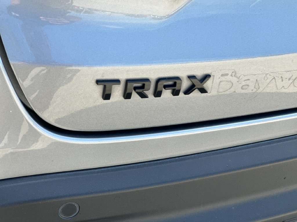 Used 2025 Chevrolet Trax RS w/ Sunroof Package FWD image 26