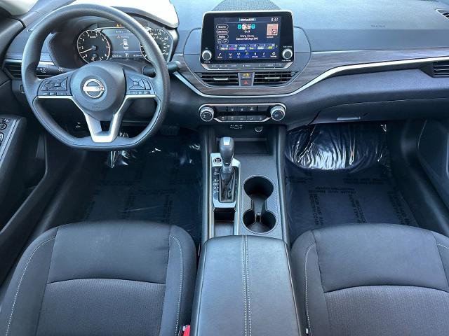 Used 2025 Nissan Altima 2.5 SV FWD image 12