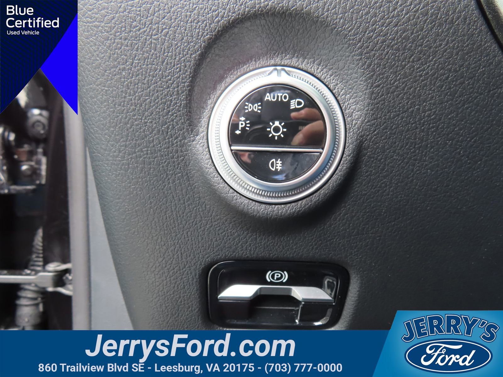 Used 2025 Mercedes-Benz C 300 4MATIC Sedan image 16