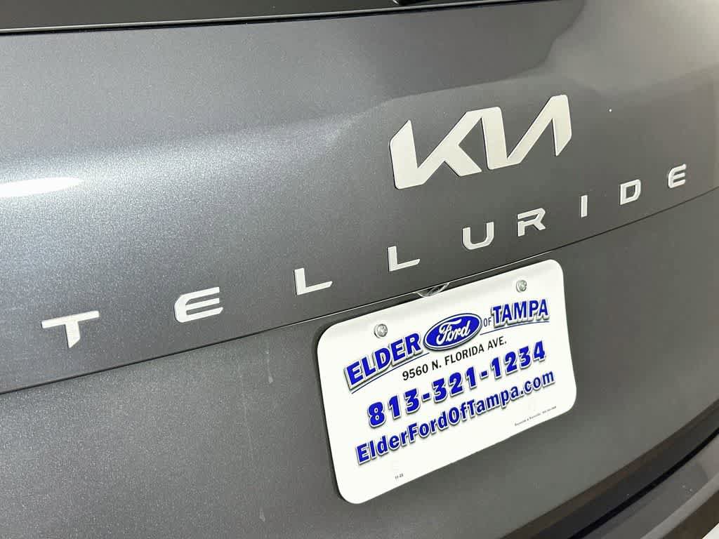 Used 2024 Kia Telluride EX w/ EX Captain's Chair Package FWD image 7
