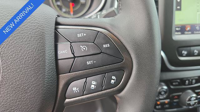 Used 2023 Jeep Cherokee Trailhawk w/ Trailer Tow Group AWD/4WD image 19