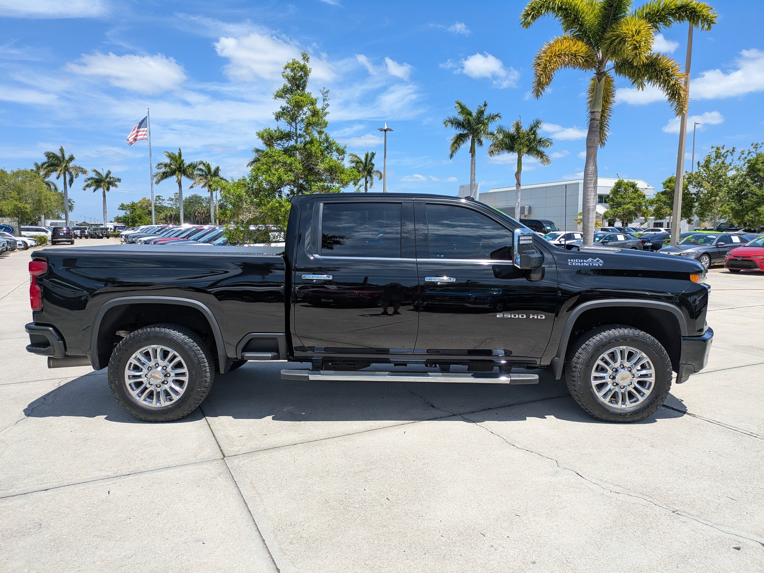 Used 2023 Chevrolet Silverado 2500 High Country AWD/4WD image 3