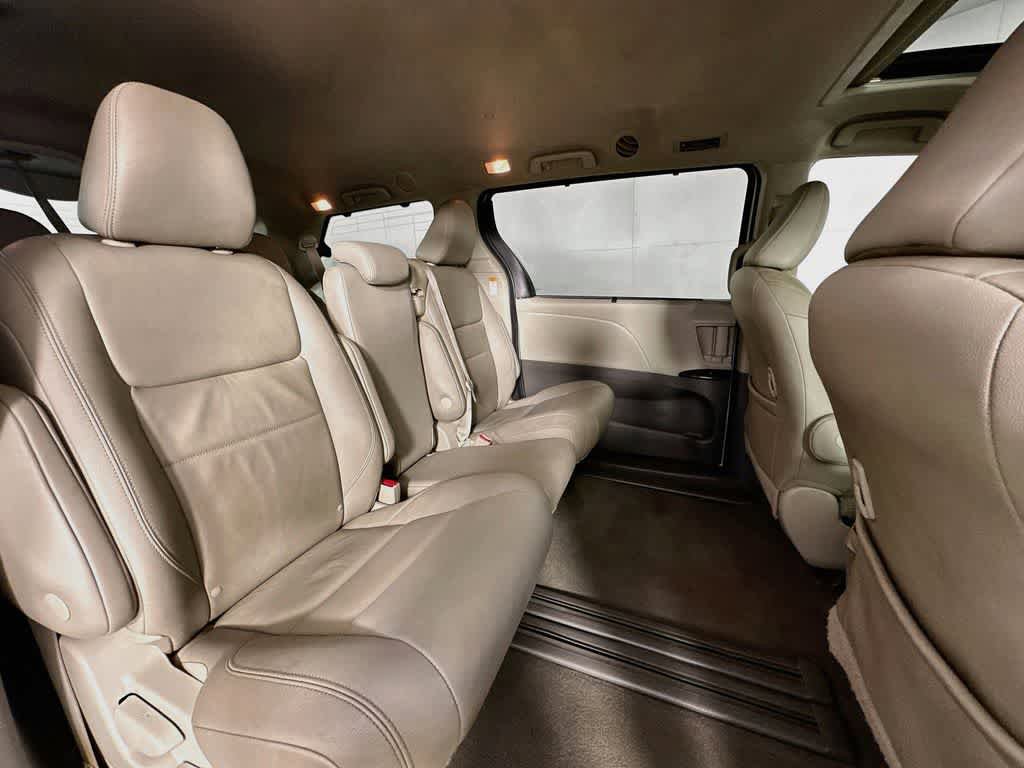 Used 2020 Toyota Sienna XLE w/ XLE Navigation Package FWD image 31