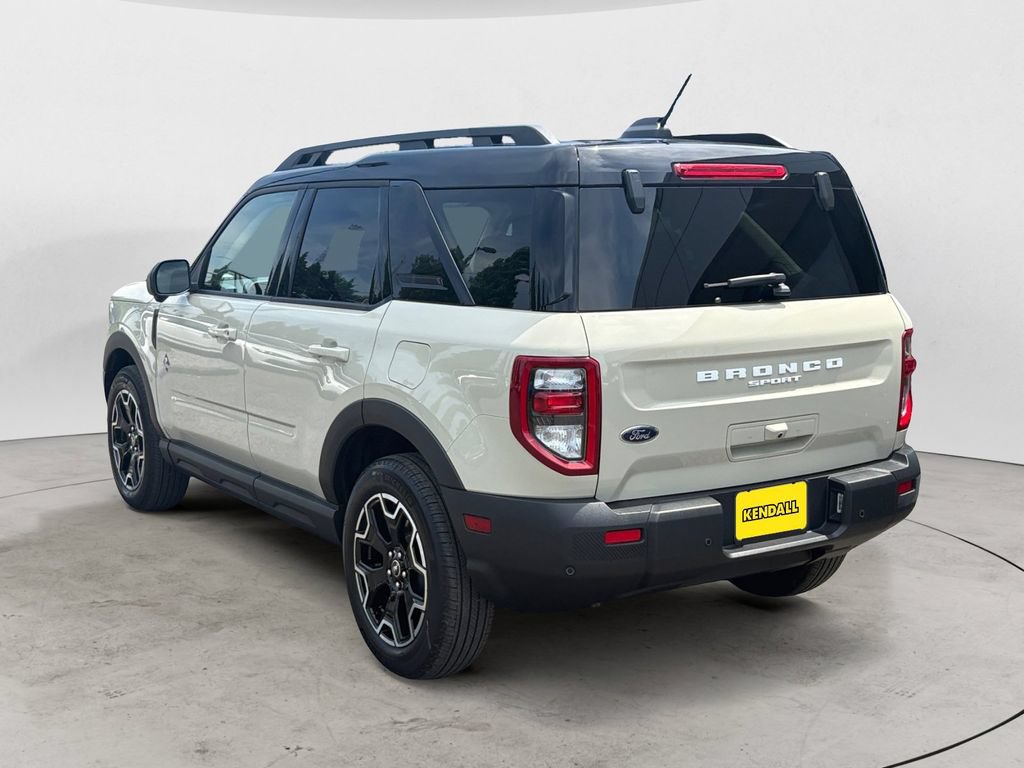 Certified 2025 Ford Bronco Sport Outer Banks w/ Outer Banks Tech Package+ AWD/4WD image 3