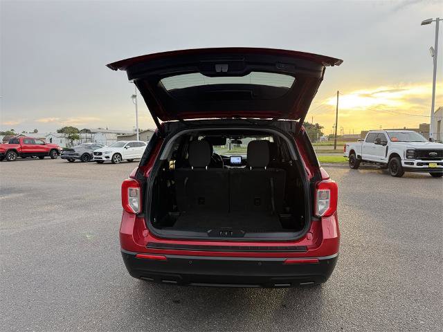Certified 2023 Ford Explorer XLT image 5