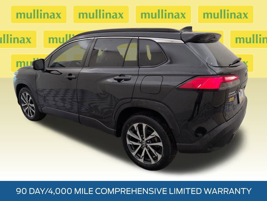 Used 2022 Toyota Corolla Cross XLE image 3