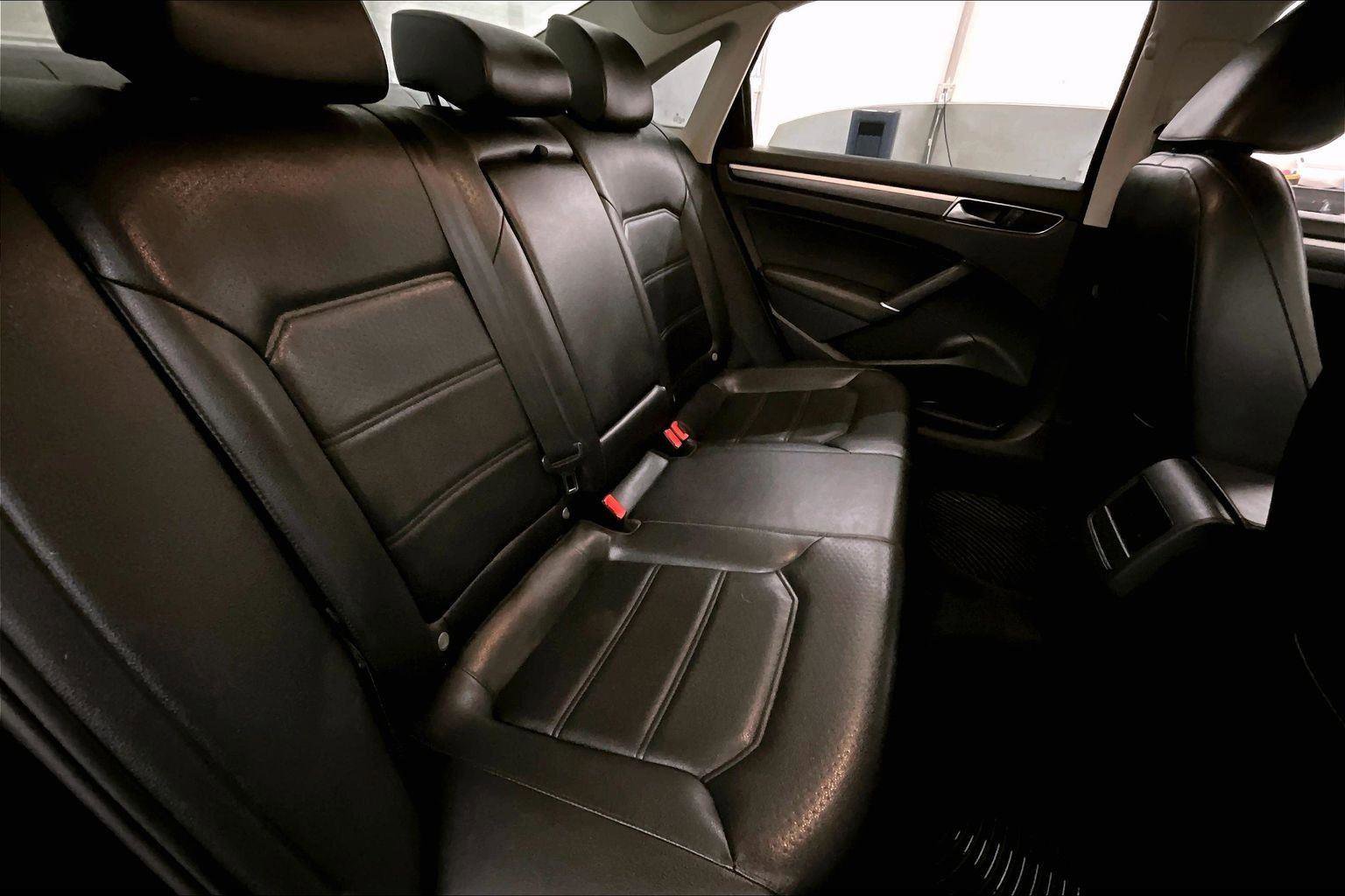 Used 2017 Volkswagen Passat 1.8T R-Line image 26