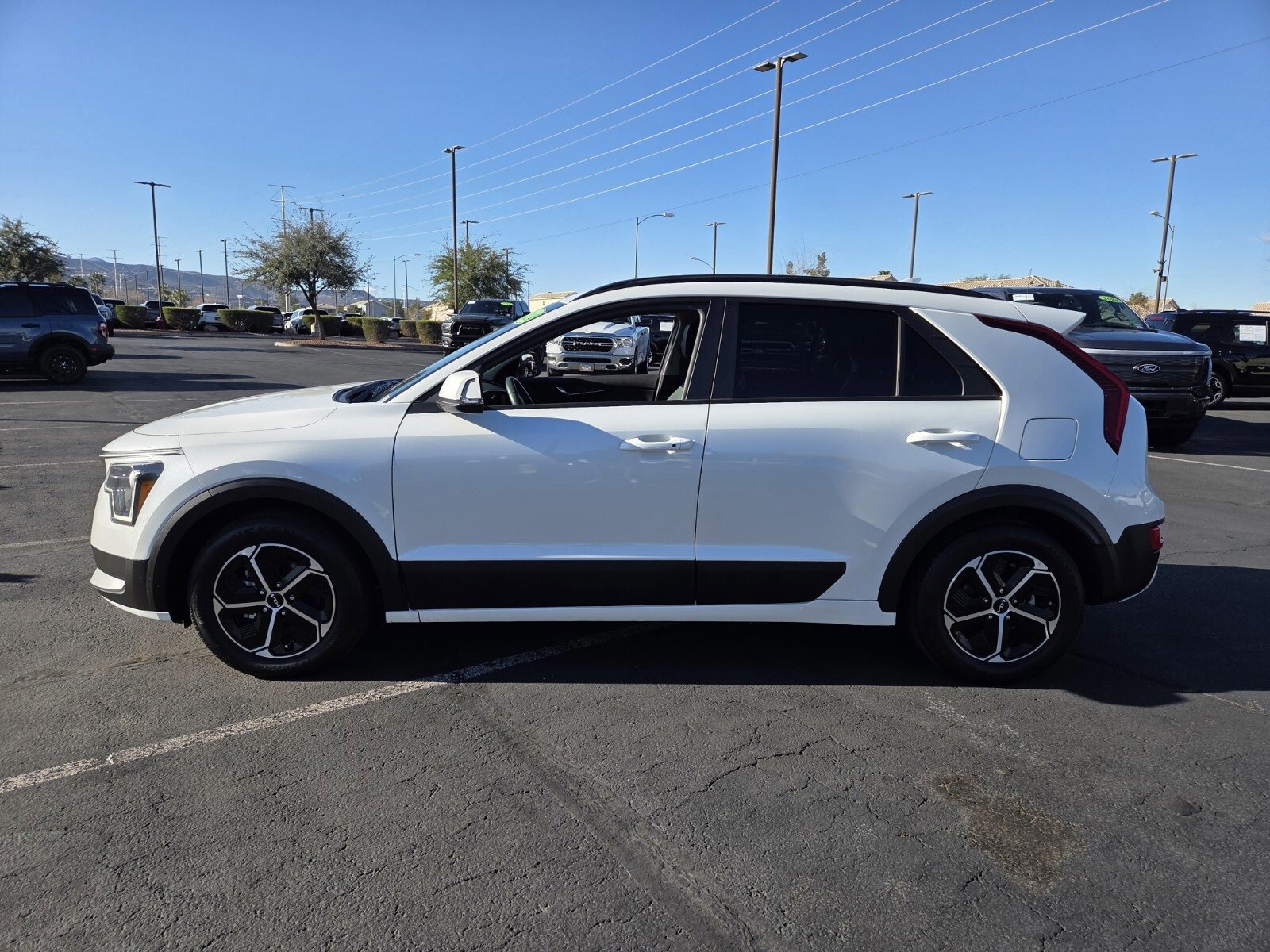 Used 2024 Kia Niro EX video 2