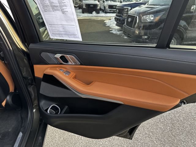 Used 2024 BMW X7 xDrive40i image 44