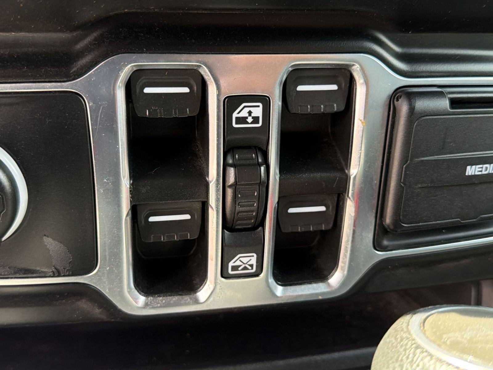 Used 2021 Jeep Gladiator Sport AWD/4WD image 18