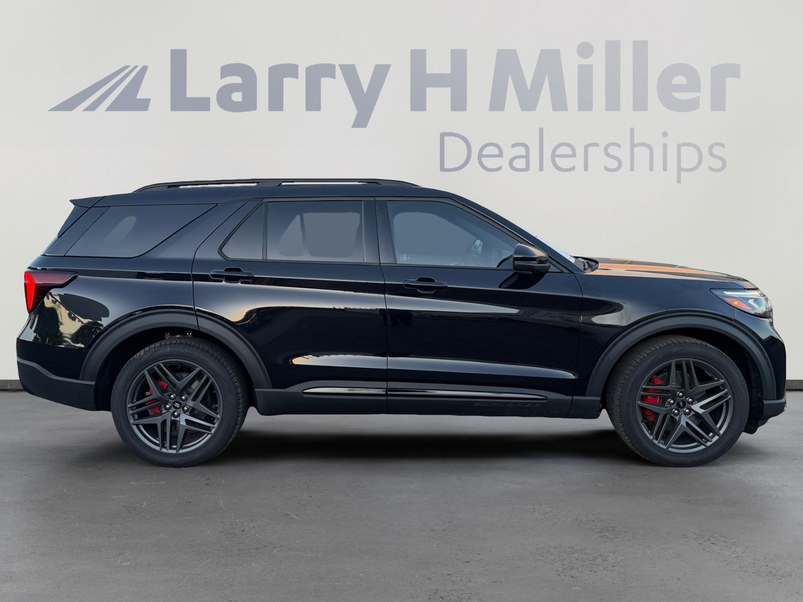 Certified 2025 Ford Explorer ST AWD/4WD image 6