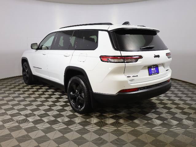 Used 2023 Jeep Grand Cherokee L Limited w/ Black Appearance Package AWD/4WD image 8
