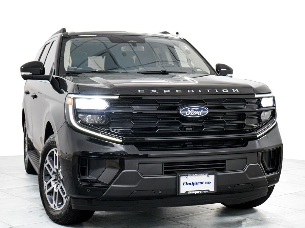 Certified 2025 Ford Expedition Active AWD/4WD image 3