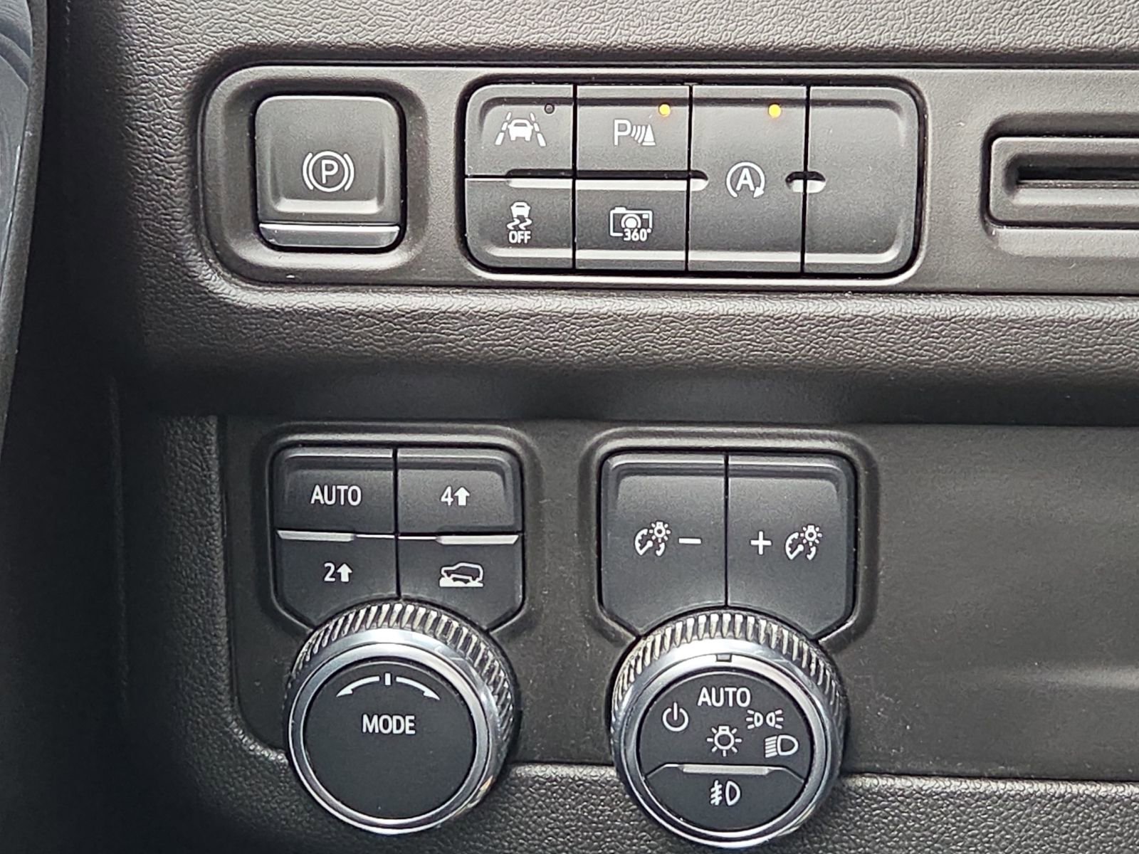 Used 2023 GMC Yukon XL SLT w/ SLT Premium Package image 21