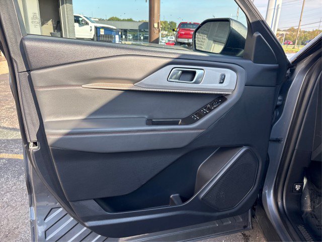 Certified 2025 Ford Explorer Active AWD/4WD image 19