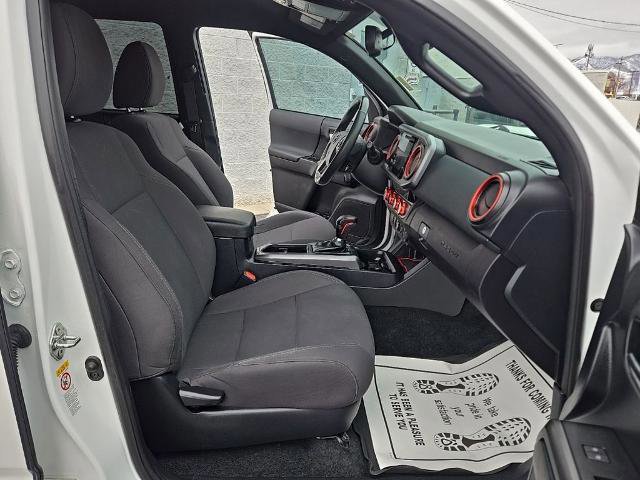 Used 2018 Toyota Tacoma TRD Sport w/ Technology Package image 32