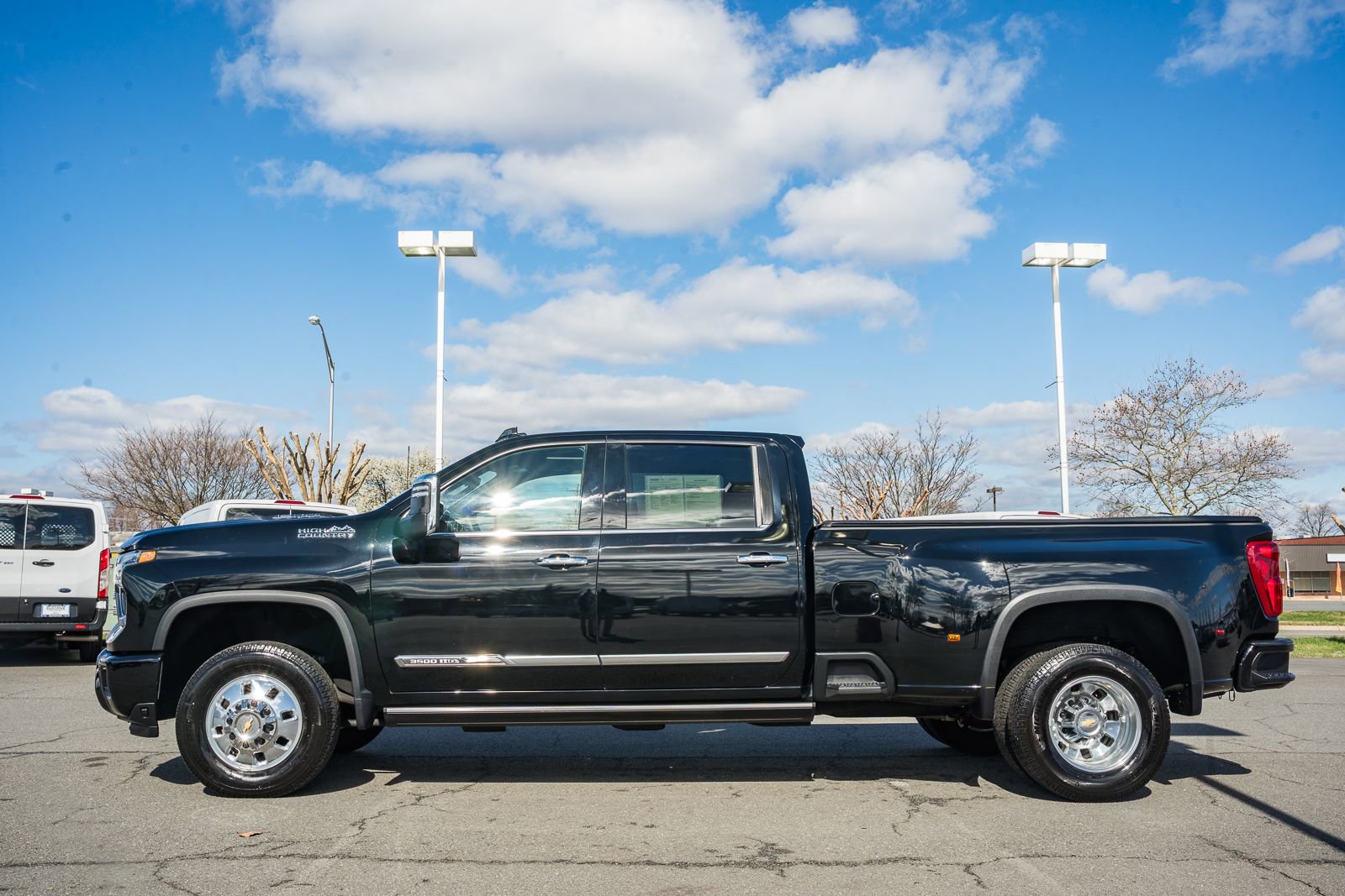 Used 2024 Chevrolet Silverado 3500 High Country w/ High Country Premium Package image 5