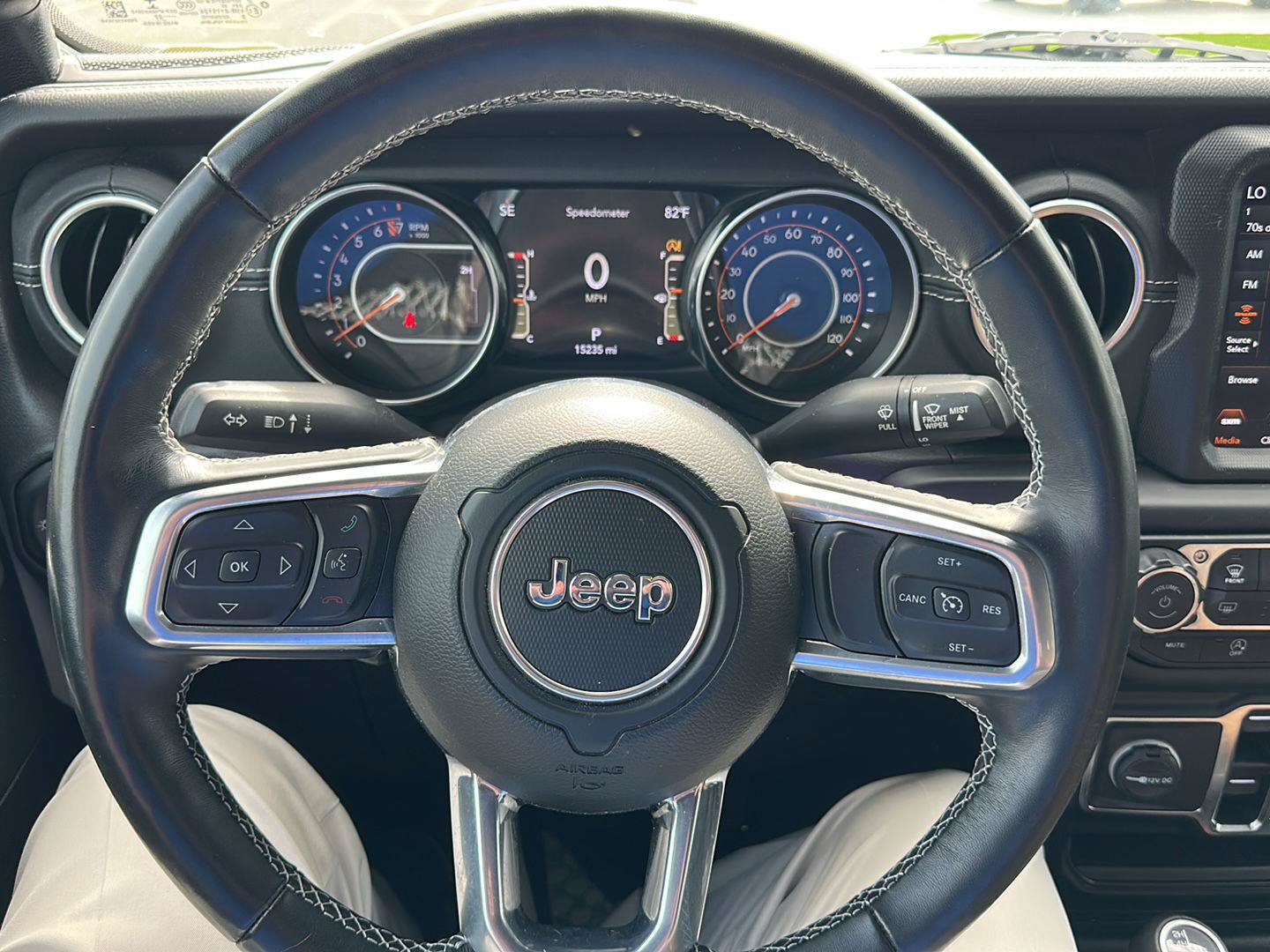 Used 2022 Jeep Gladiator Overland w/ Popular Equipment Package AWD/4WD image 15
