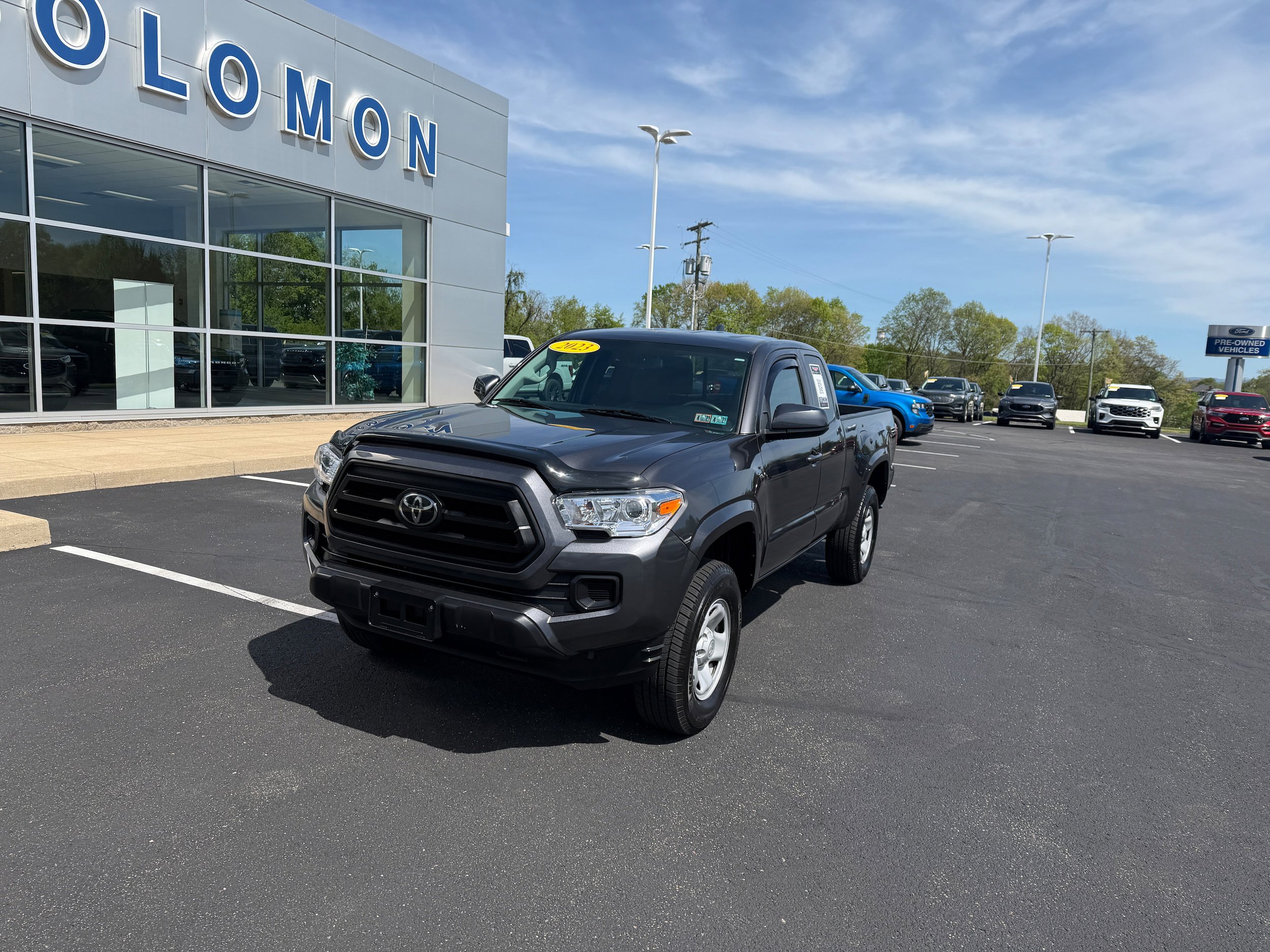 Used 2023 Toyota Tacoma SR AWD/4WD image 2