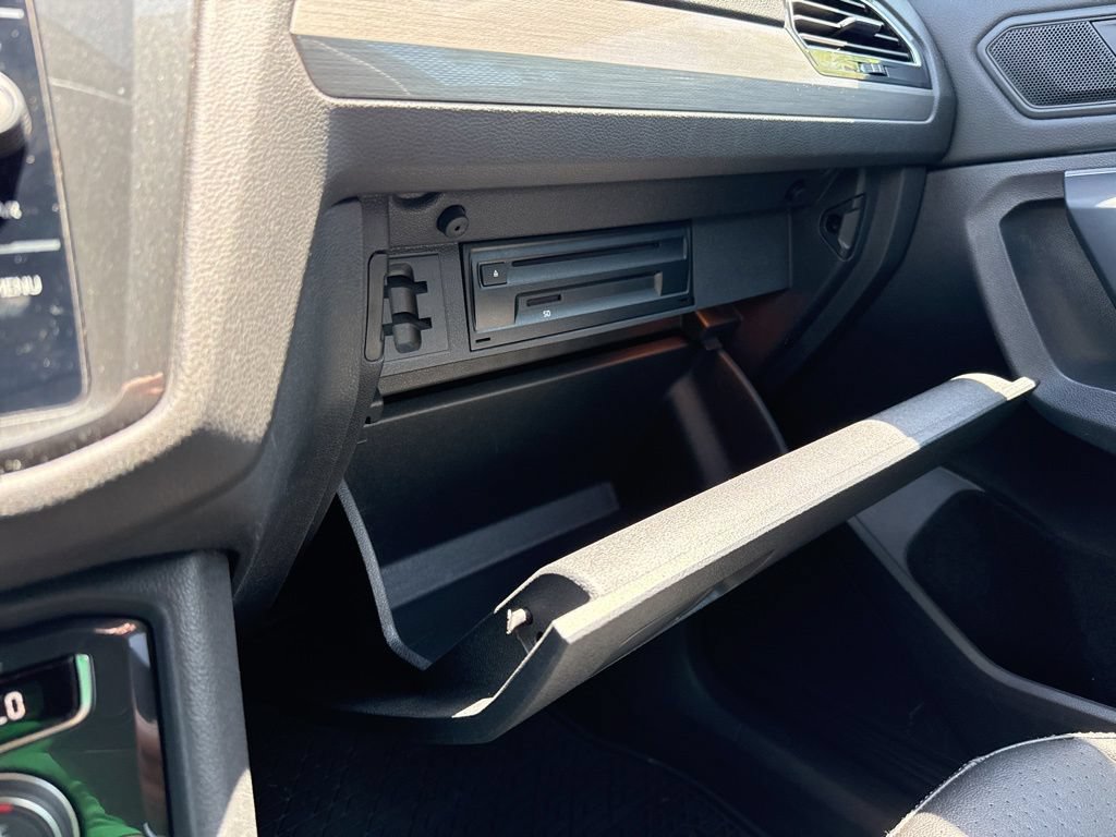 Used 2019 Volkswagen Tiguan SE w/ Panoramic Sunroof Package AWD/4WD image 31