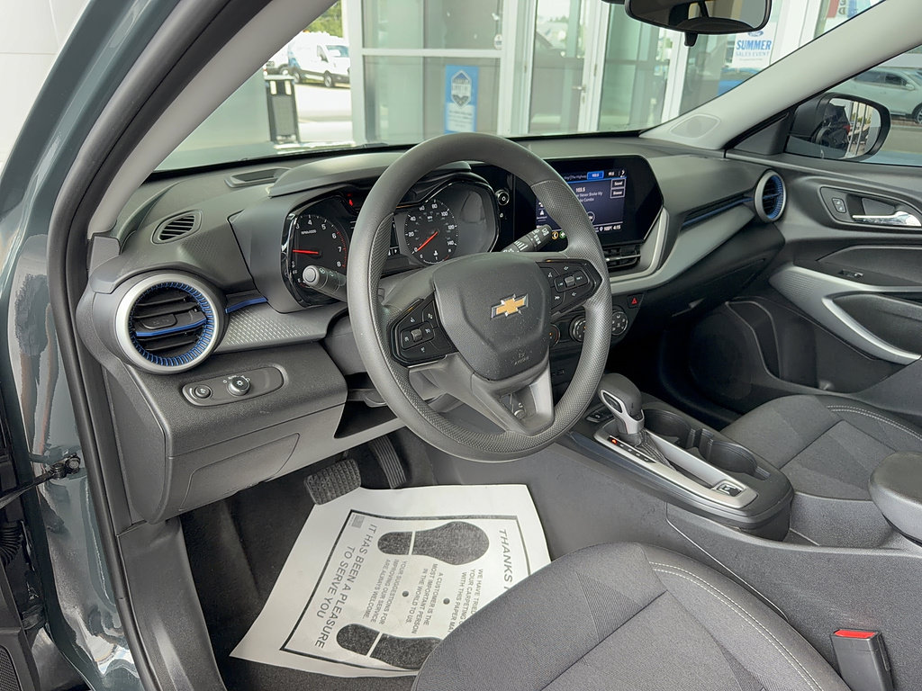 Used 2025 Chevrolet Trax LS FWD image 10